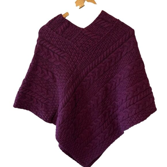 Aran Sweater Market 100% Merino Wool Cable Knit Poncho Plum One Size - Picture 5 of 9